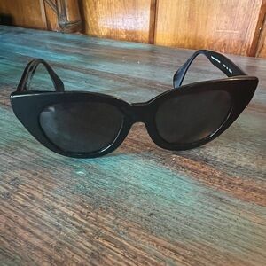 Authentic Oscar del la Renta Black Holly Sunglasses